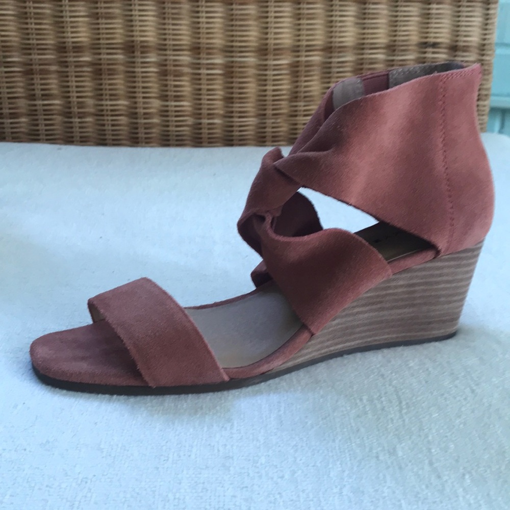 Lucky Brand mauve suede